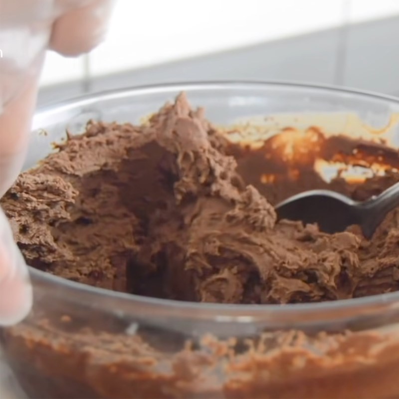Step 4 Make the chocolate ganache for the chocolate fruit cake