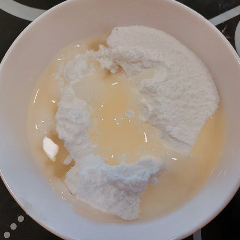 Step 4 Make the lemon sauce mixture for lemon sauce pound cake