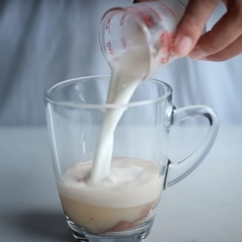 Step 2 Make blended iced cocoa milk Cocoa milk blended with lava sauce