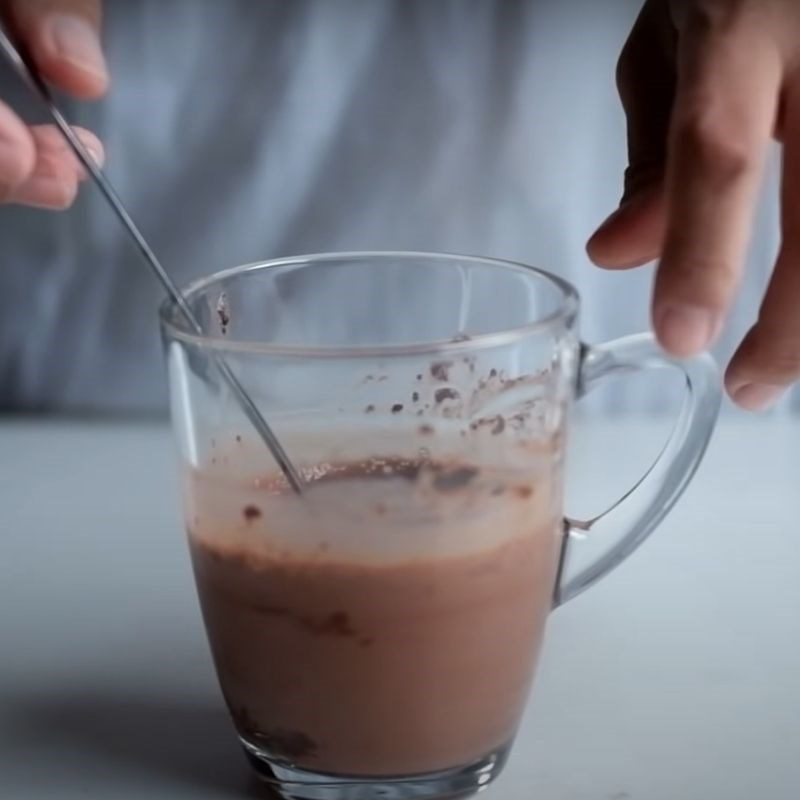 Step 2 Make blended iced cocoa milk Cocoa milk blended with lava sauce