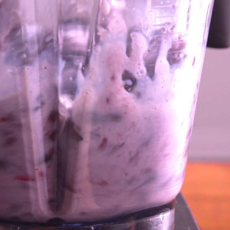 Step 5 Making the red smoothie layer Rainbow smoothie