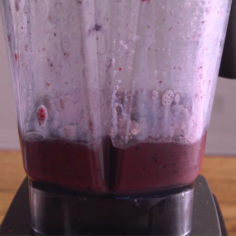 Step 5 Making the red smoothie layer Rainbow smoothie