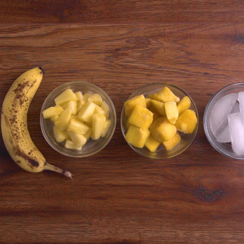 Step 3 Making the yellow smoothie layer Rainbow smoothie