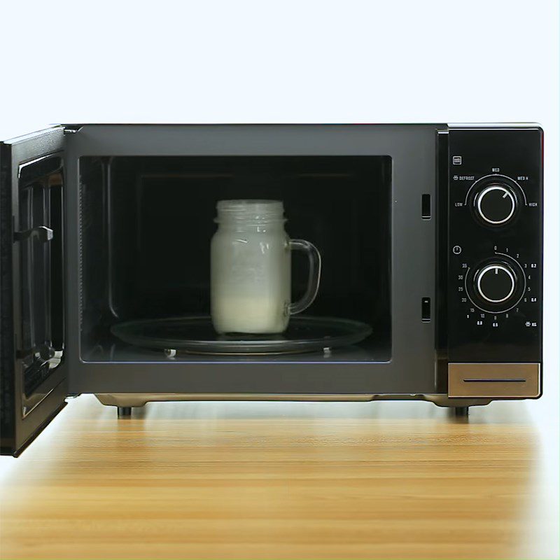 Step 4 Making milk foam Sweet potato milk with walnut