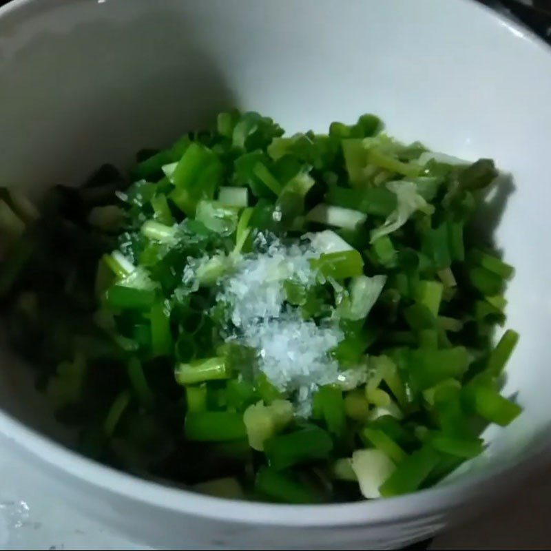Step 2 Making scallion oil Grilled fish with scallion oil