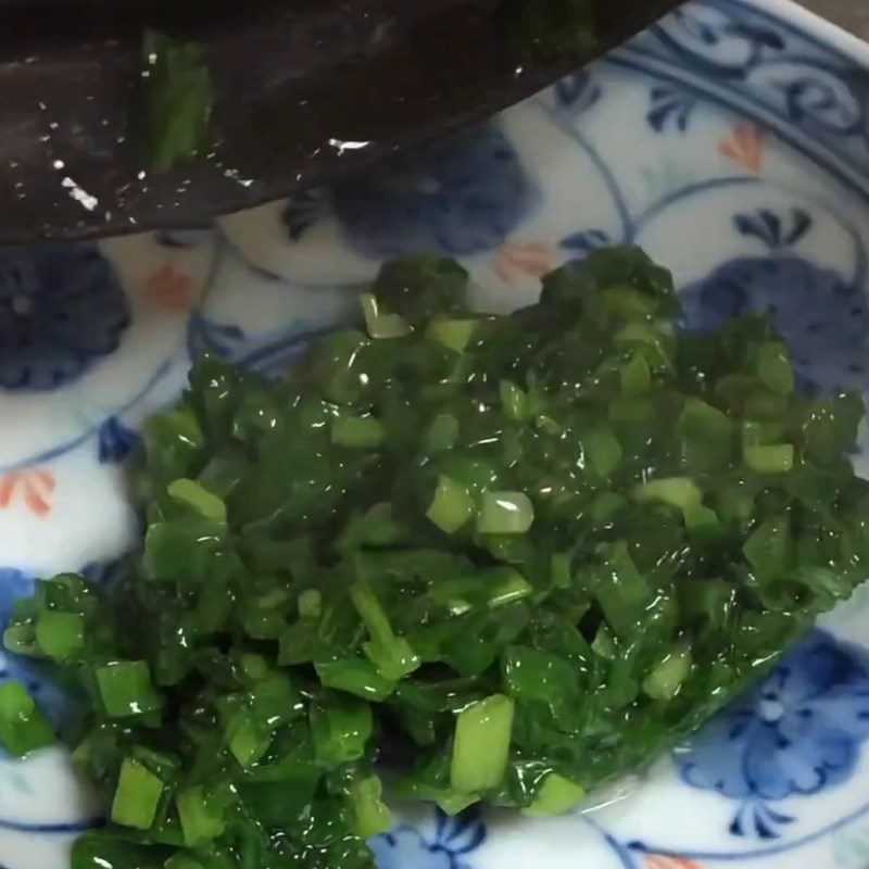 Step 2 Making scallion oil