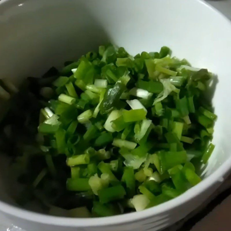 Step 2 Making scallion oil Grilled fish with scallion oil