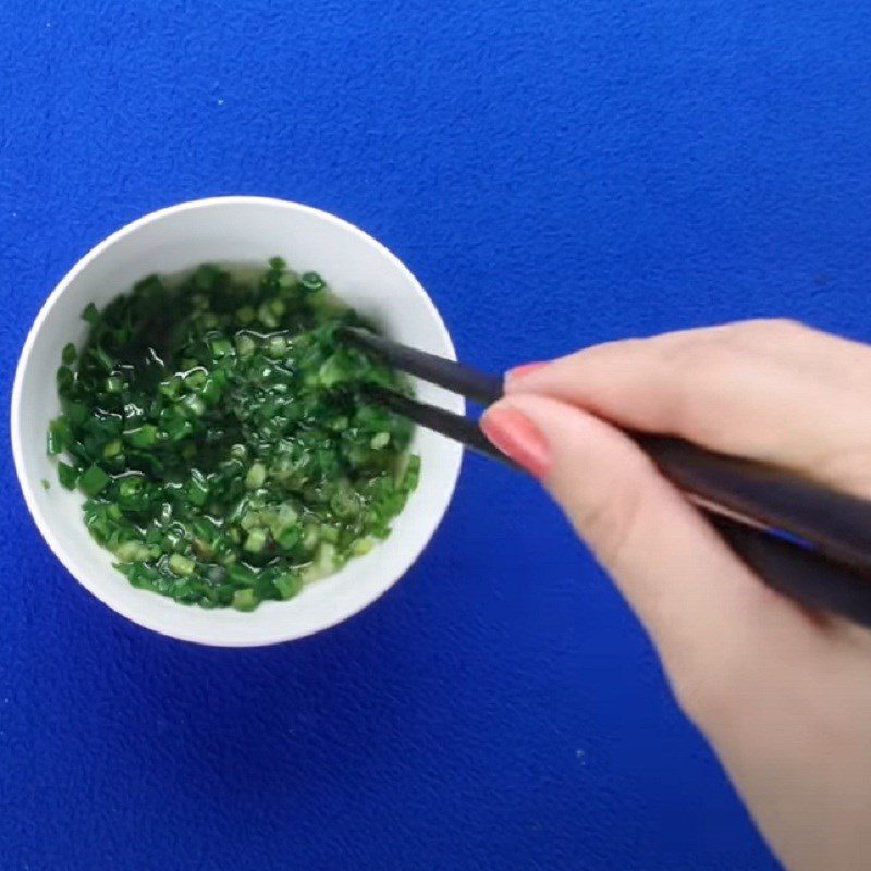 Step 3 Making scallion oil Grilled razor clams with scallion butter