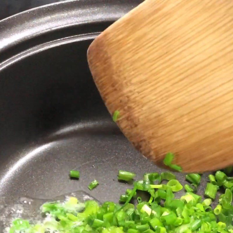 Step 2 Making scallion oil