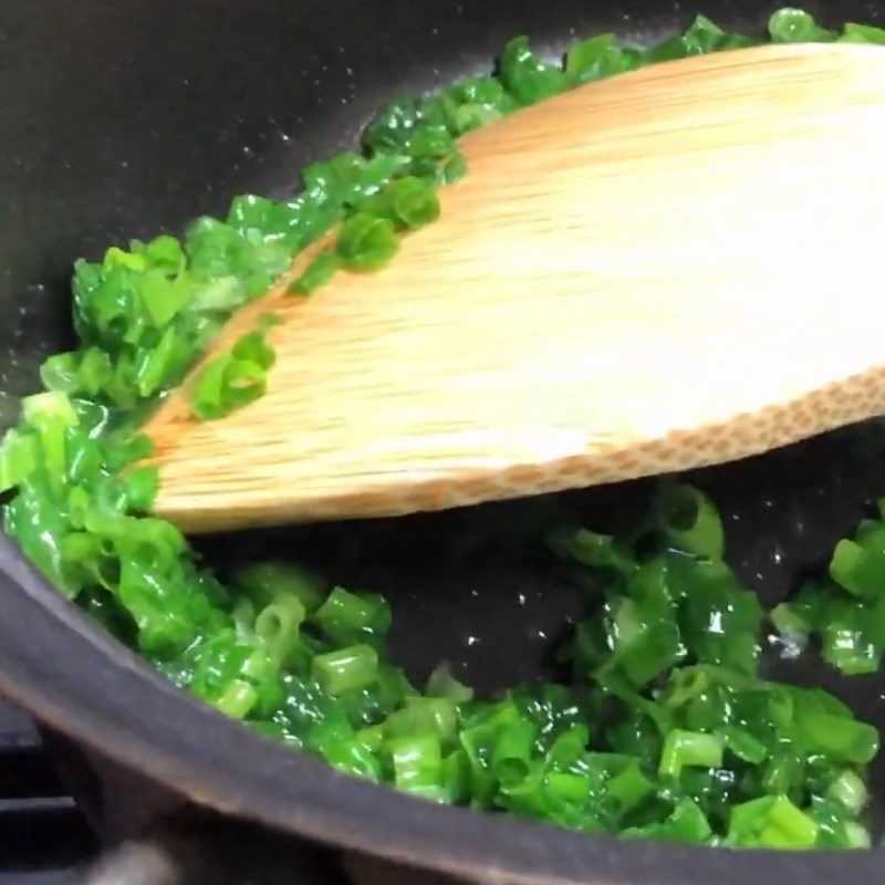 Step 2 Making scallion oil