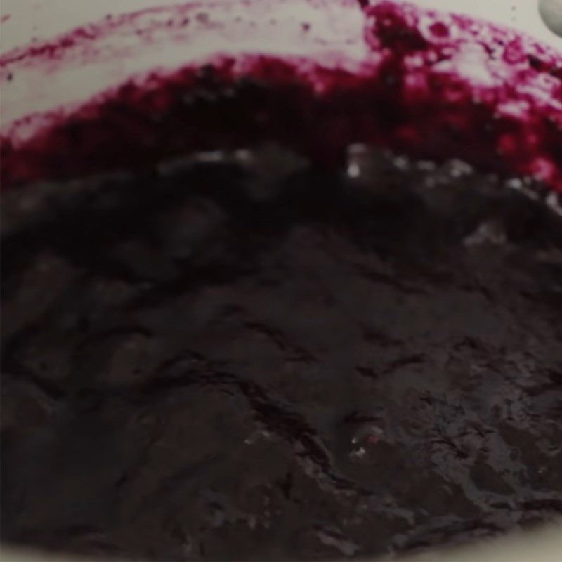 Step 1 Make blueberry jam Blueberry millefeuille crepe