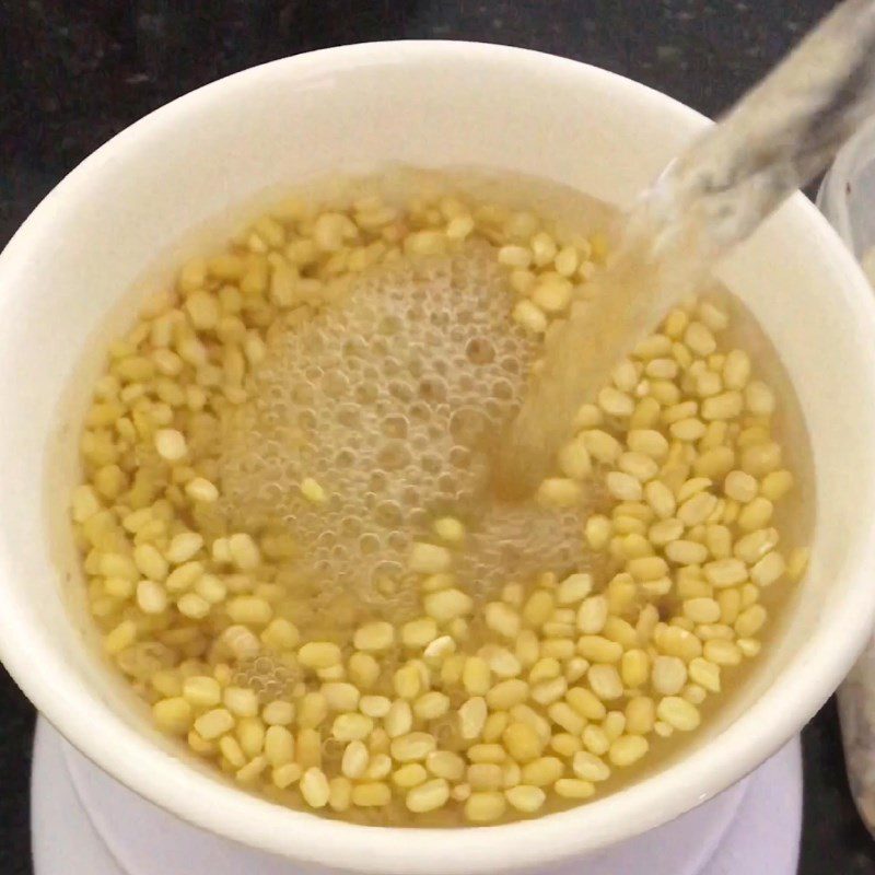 Step 2 Make the filling for Sugar Fried Cake (recipe shared by a user)