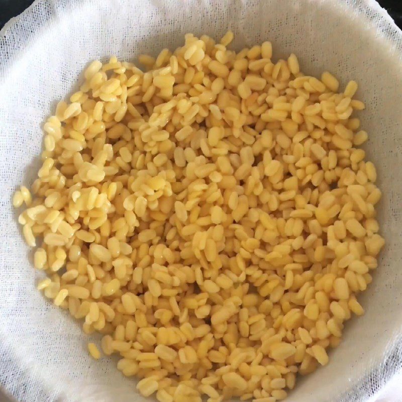 Step 2 Make the filling for Sugar Fried Cake (recipe shared by a user)