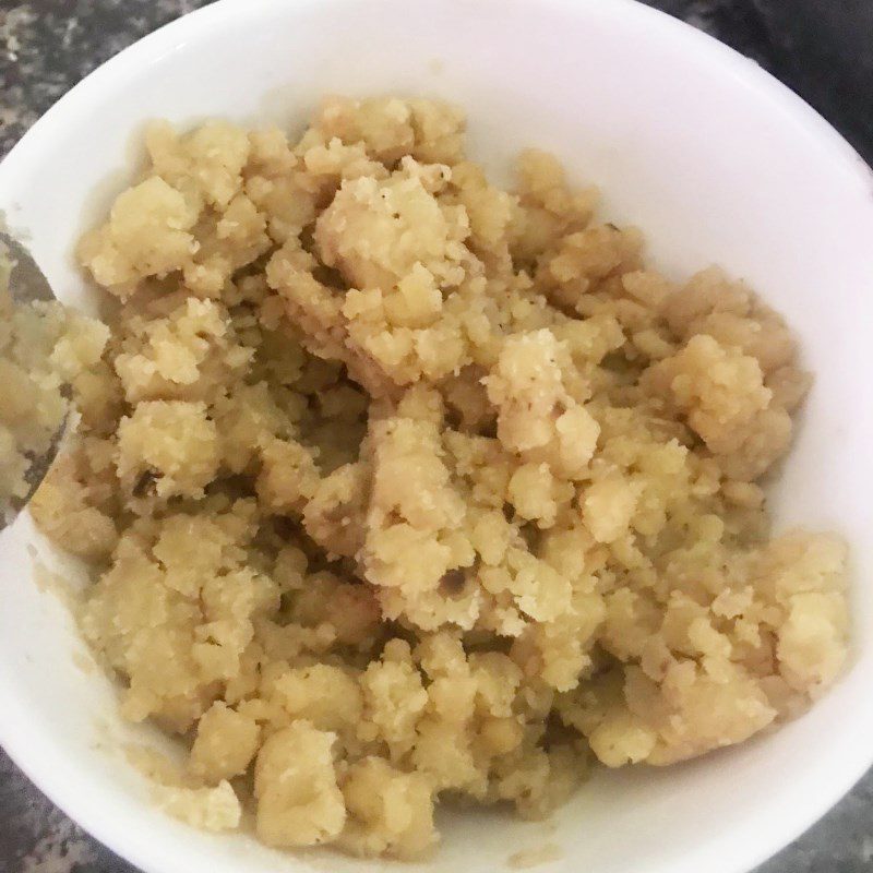 Step 2 Make the filling for Sugar Fried Cake (recipe shared by a user)