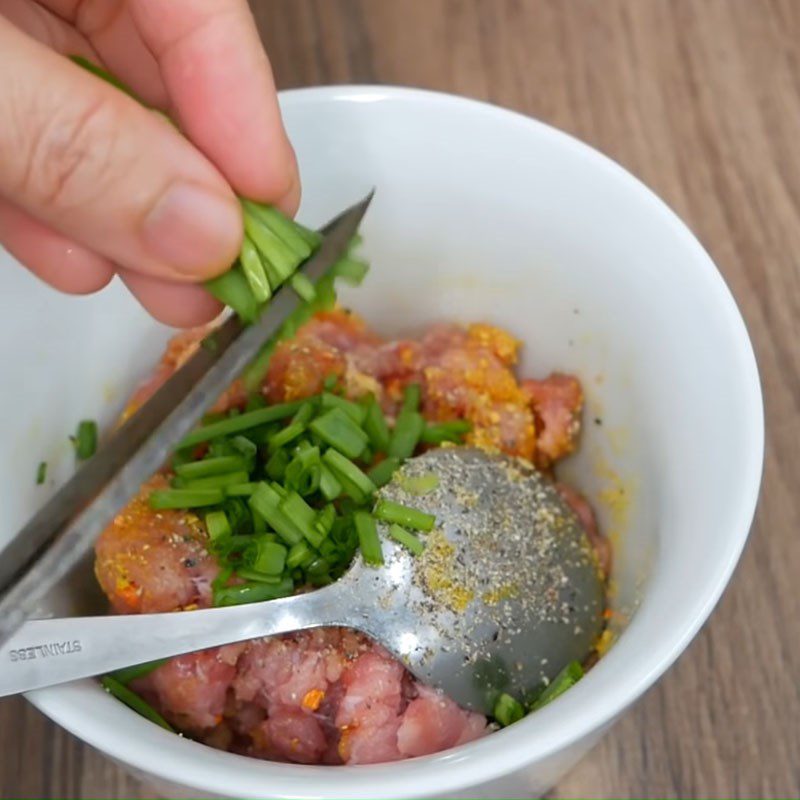 Step 3 Make the porridge filling Lotus seed porridge with minced meat and eggs