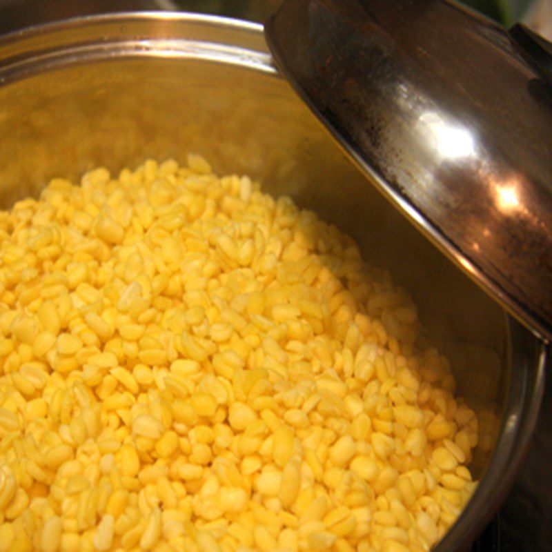 Step 3 Make mung bean filling for Three-layer Gac Sticky Rice with Mung Beans