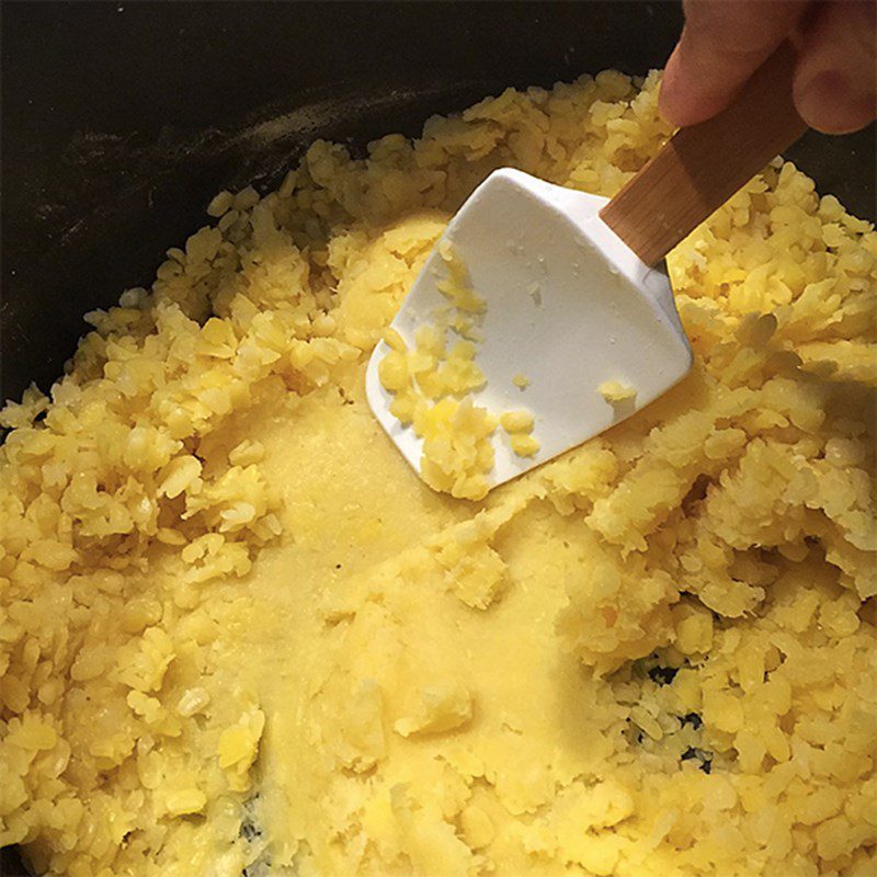 Step 3 Make mung bean filling for Three-layer Gac Sticky Rice with Mung Beans