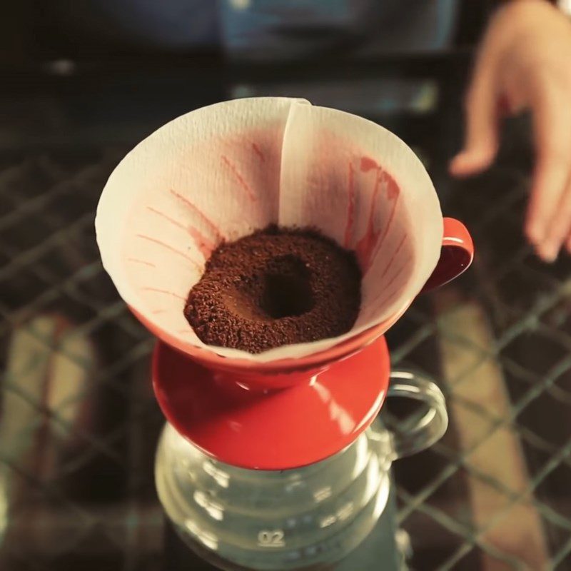 Step 3 Blooming the coffee Coffee filter