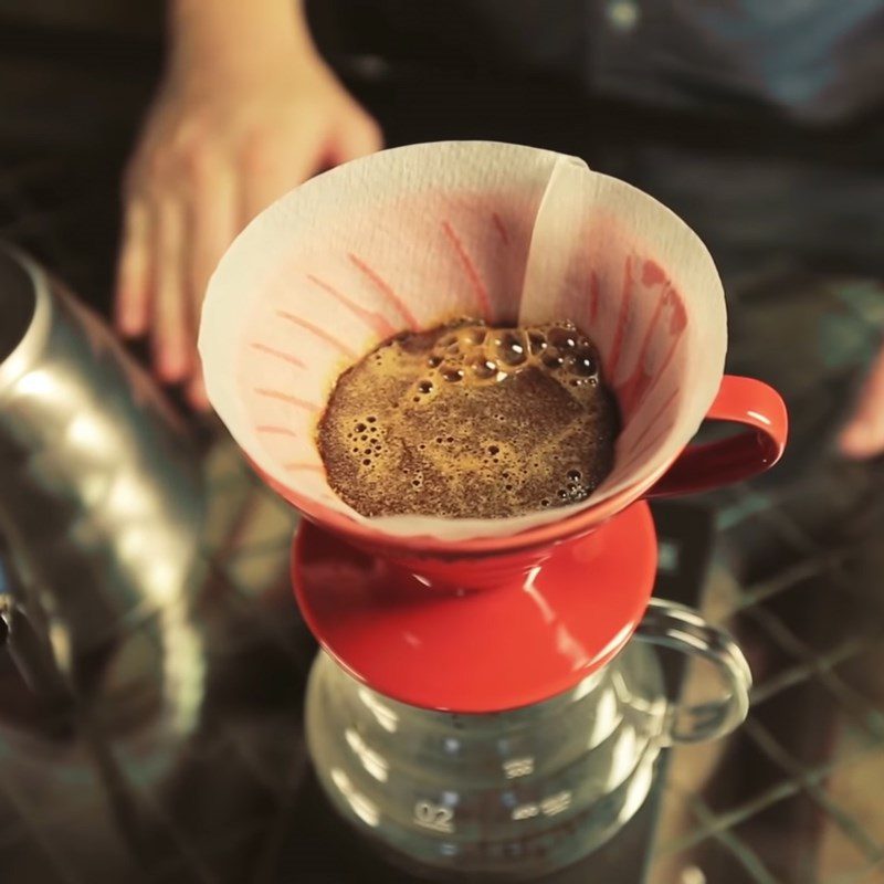 Step 3 Blooming the coffee Coffee filter