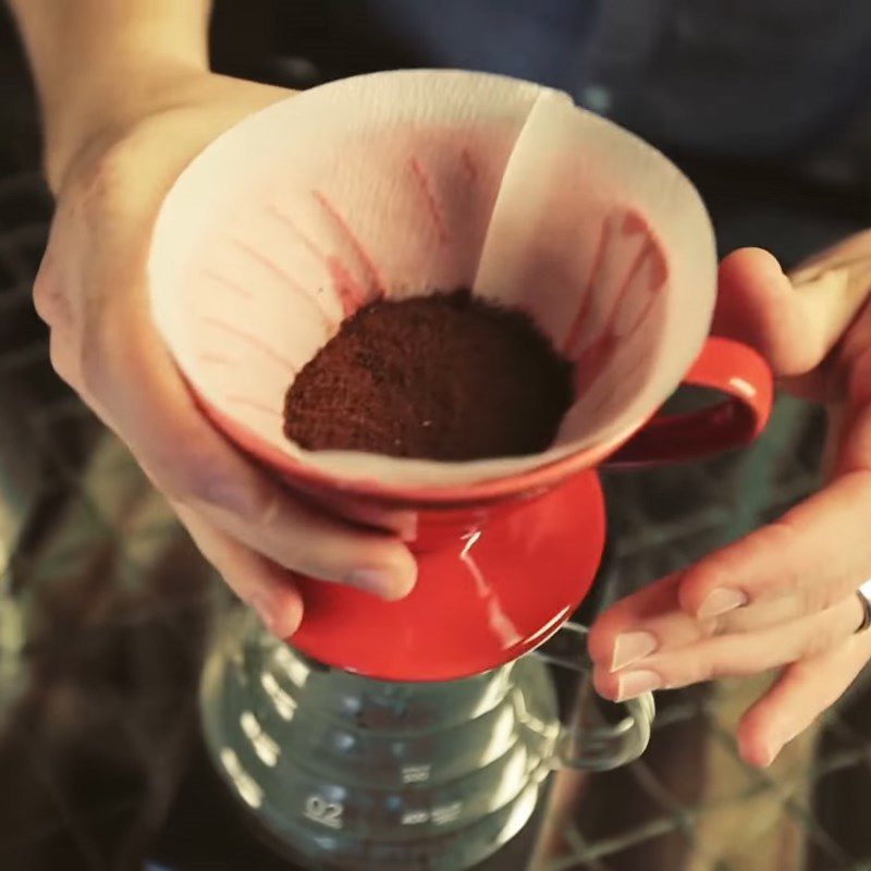 Step 3 Blooming the coffee Coffee filter