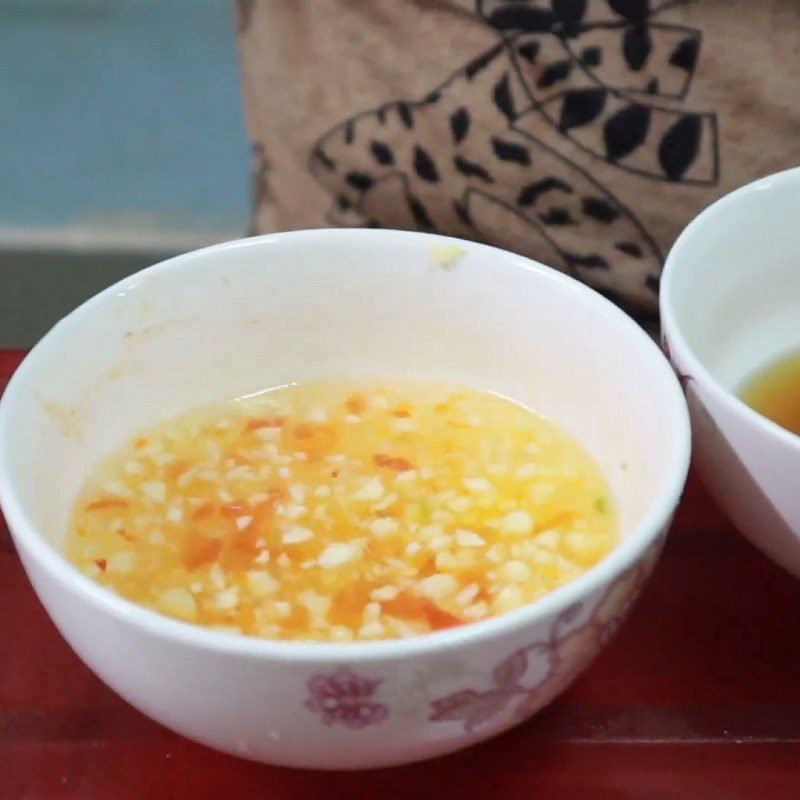 Step 6 Make the dipping sauce for green mango salad with young ribs