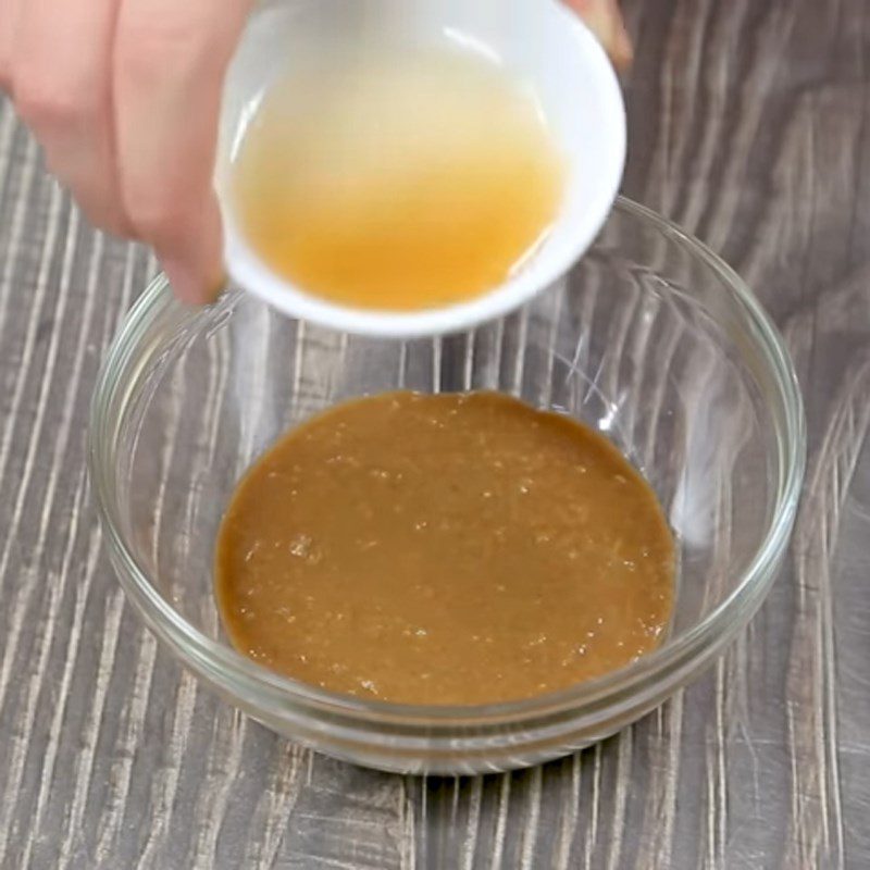 Step 5 Make the dipping sauce for the hot pot Spicy bamboo shoot beef tendon hot pot