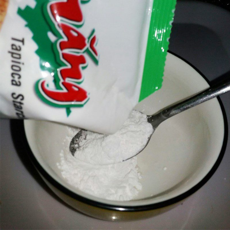 Step 2 Make coconut milk for Black Bean Dessert using a pressure cooker