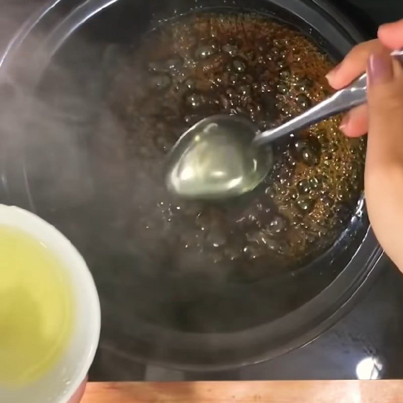 Step 4 Make color sauce for basa fish cooked with lemongrass and chili