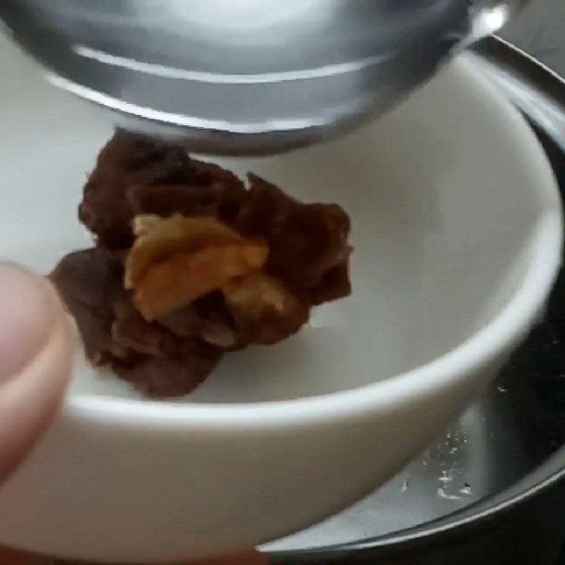 Step 3 Make tamarind juice for Sour Fish Soup with Linh Fish and Water Lily Flowers