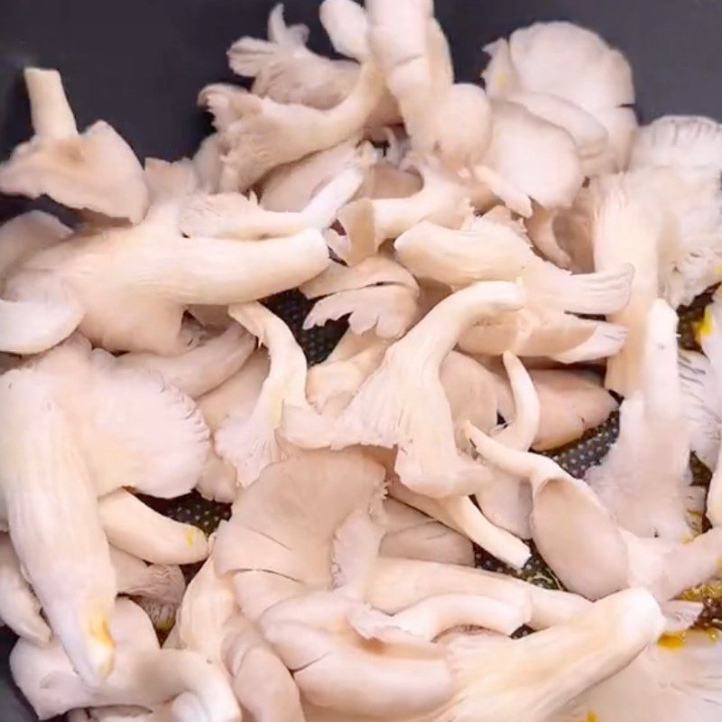 Step 2 Sauté the mushrooms for Vegetarian Chicken Rolls with Oyster Mushrooms