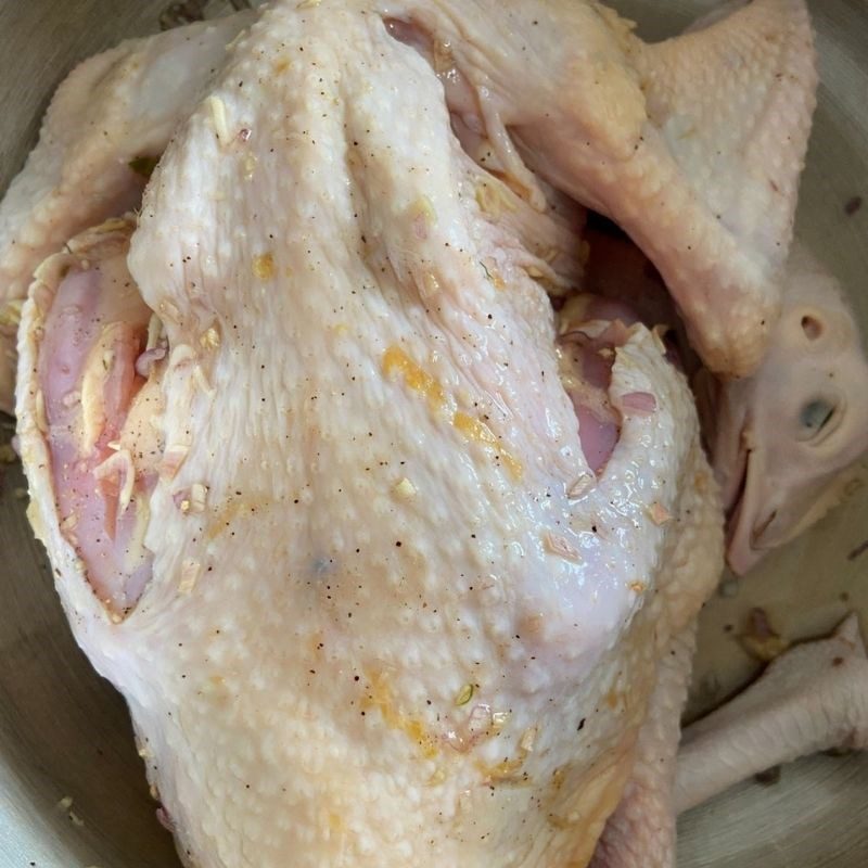 Step 3 Make chicken marinating sauce Steamed chicken with salt
