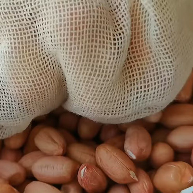 Step 1 Clean the peanuts Crispy fried peanuts with seasoning