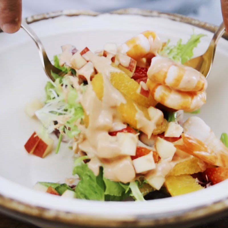 Step 4 Make the shrimp Cocktail salad