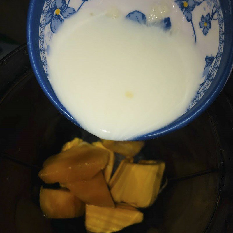 Step 3 Making Mango Jackfruit Smoothie with Coconut Milk Mango Jackfruit Smoothie with Coconut Milk