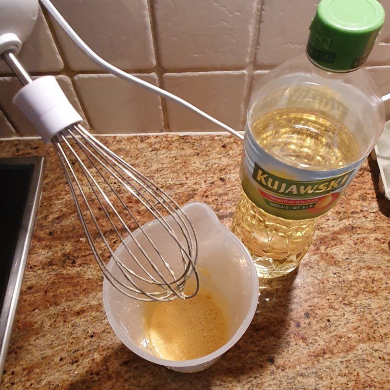 Step 3 Make egg oil sauce Sponge cake with shrimp sauce