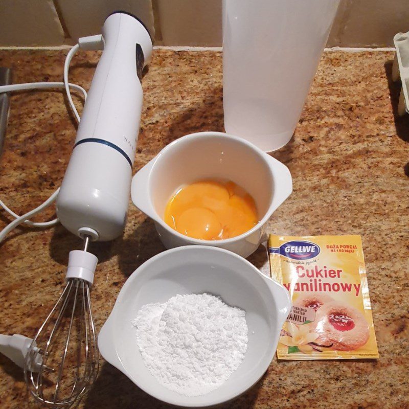Step 3 Make egg oil sauce Sponge cake with shrimp sauce