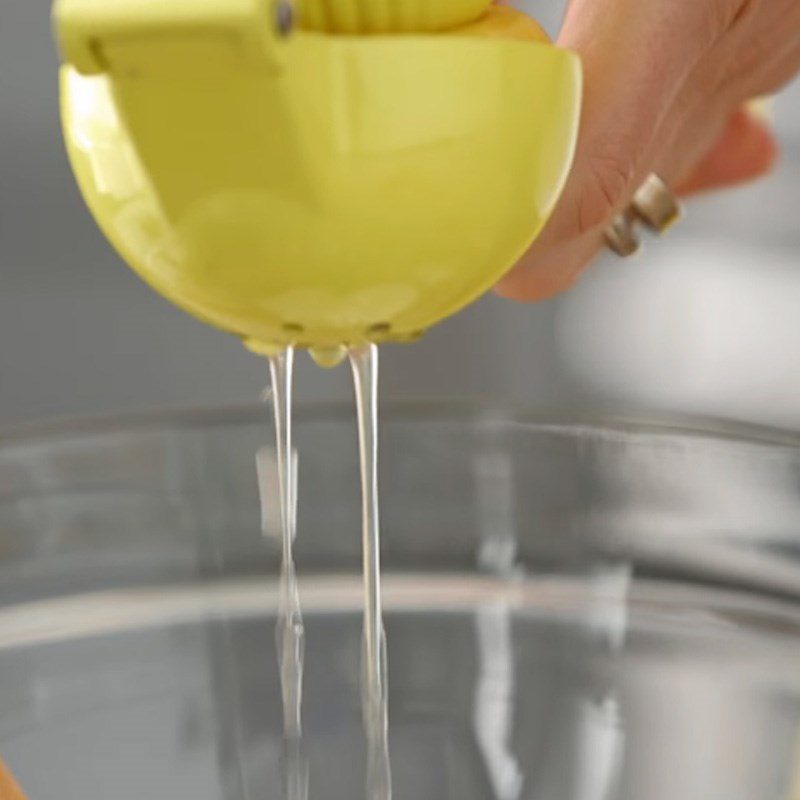 Step 2 Make the cream sauce for cucumber salad