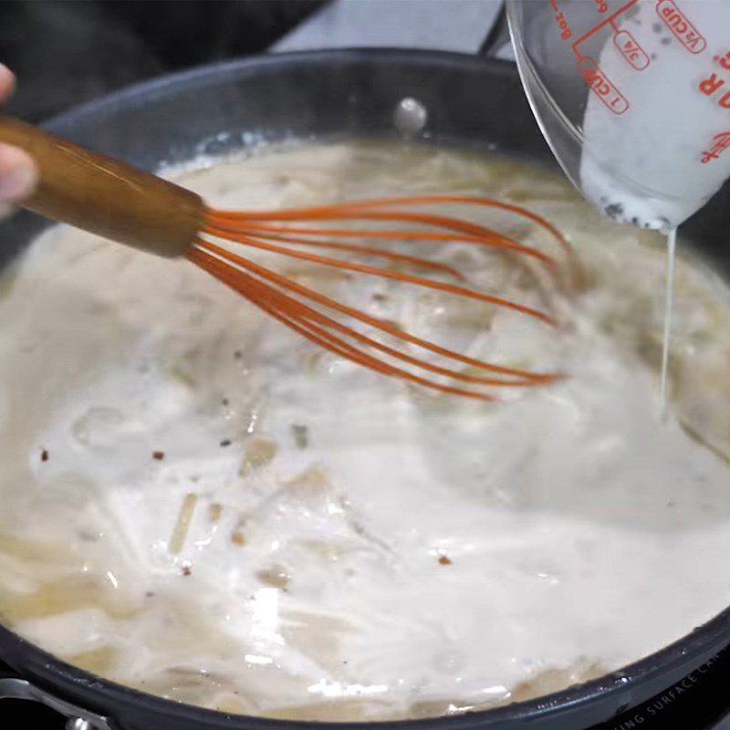 Step 5 Make the cream sauce for seared chicken