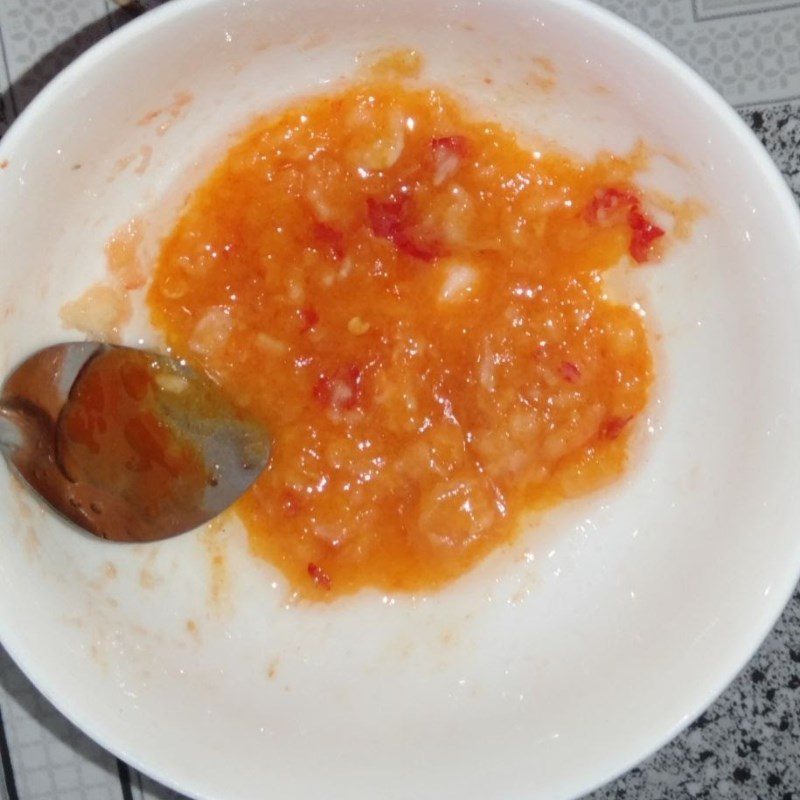 Step 2 Making chili salt sauce for grilled catfish