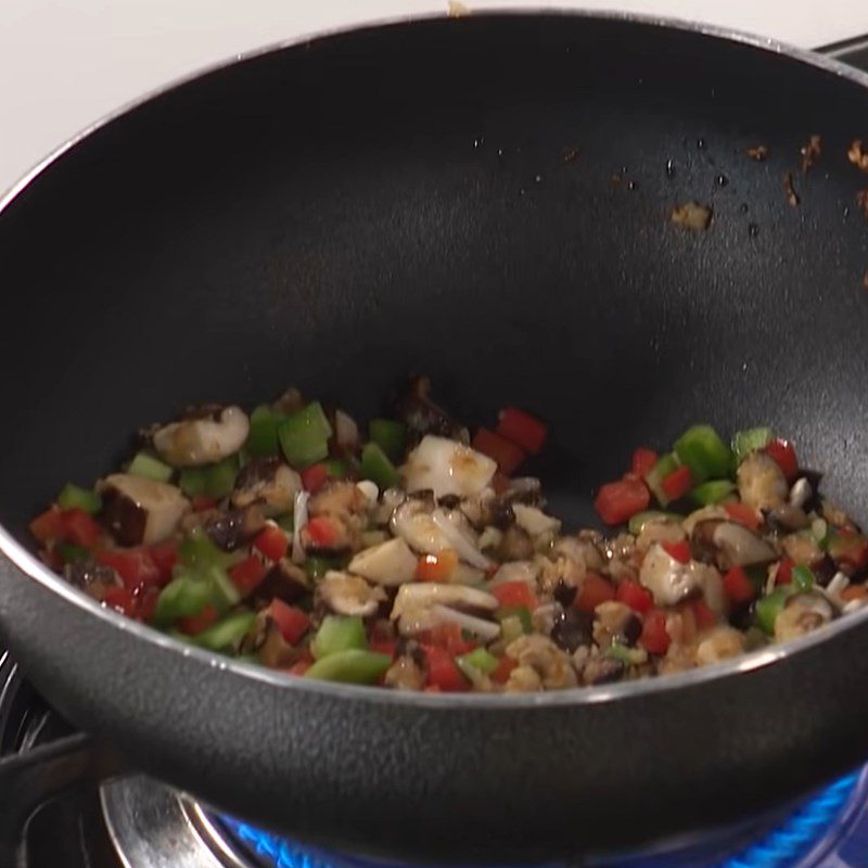 Step 4 Making mushroom sauce for fried red tilapia