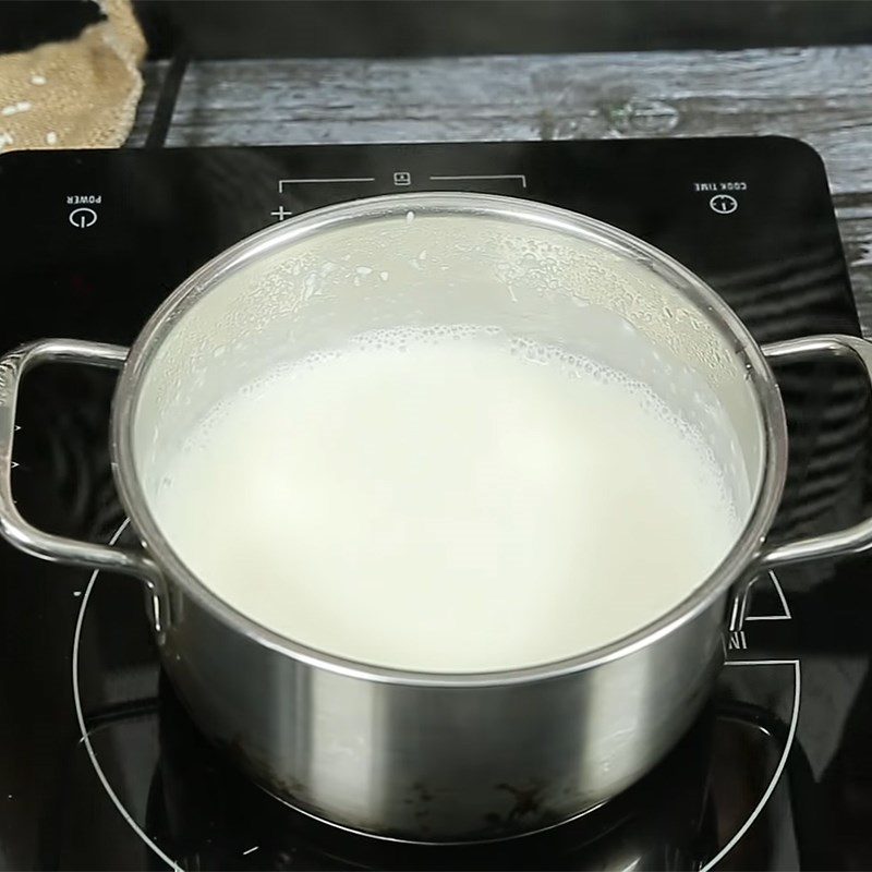 Step 4 Make fresh milk sauce for mango sticky rice with pandan leaves