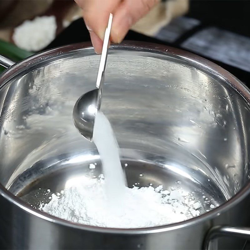 Step 4 Make fresh milk sauce for pandan mango sticky rice