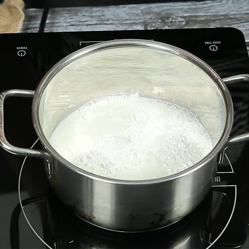 Step 4 Make fresh milk sauce for mango sticky rice with pandan leaves
