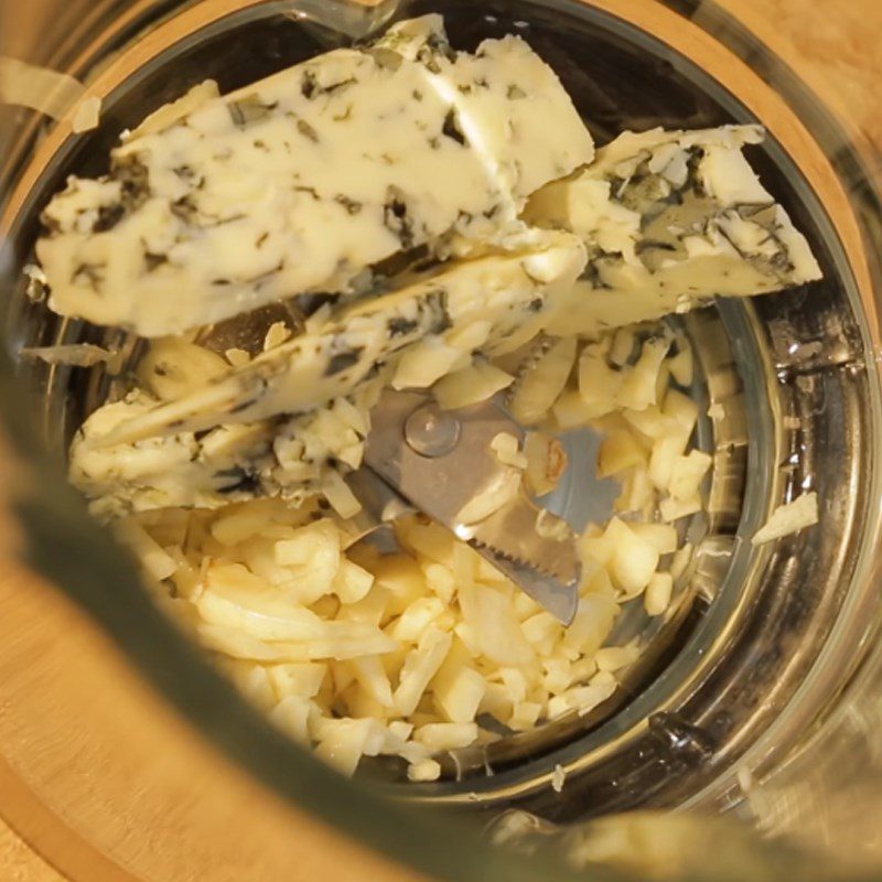 Step 3 Making salad dressing Walnut candy salad red cabbage