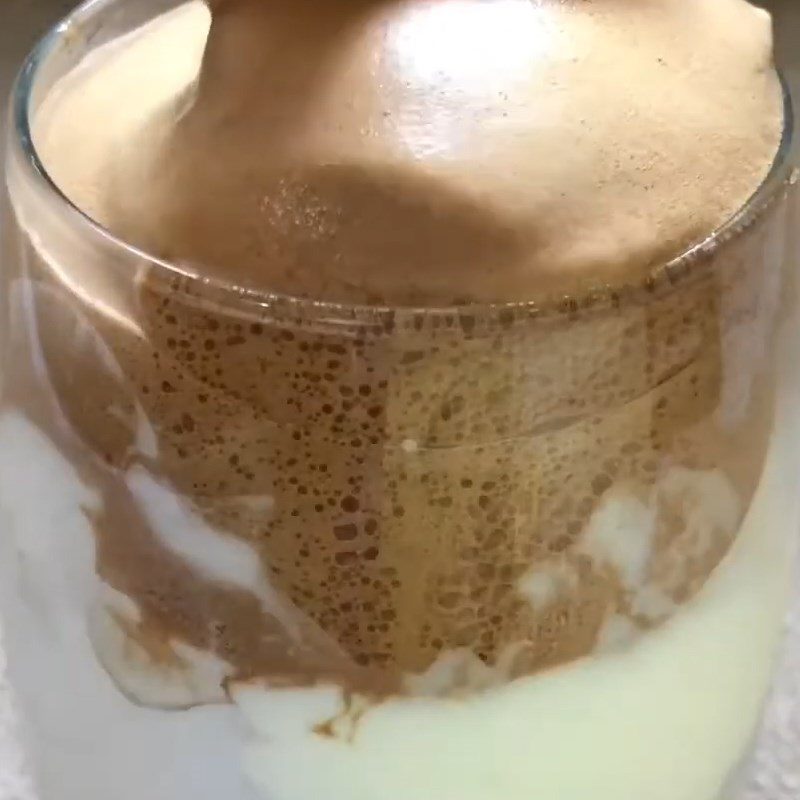 Step 3 Making coffee yogurt with foam Coffee yogurt with foam