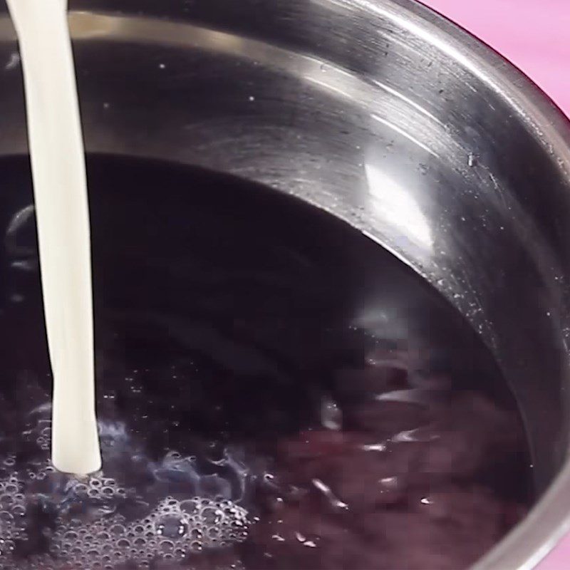 Step 4 Making black sticky rice milk Fresh black sticky rice milk