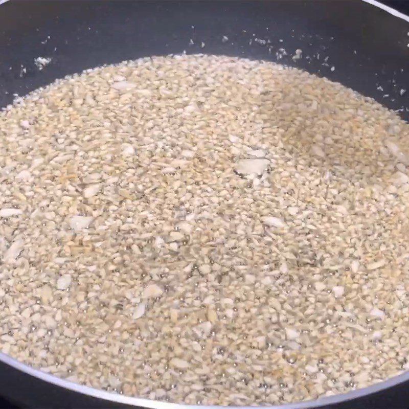 Step 1 Frying garlic for garlic butter noodles