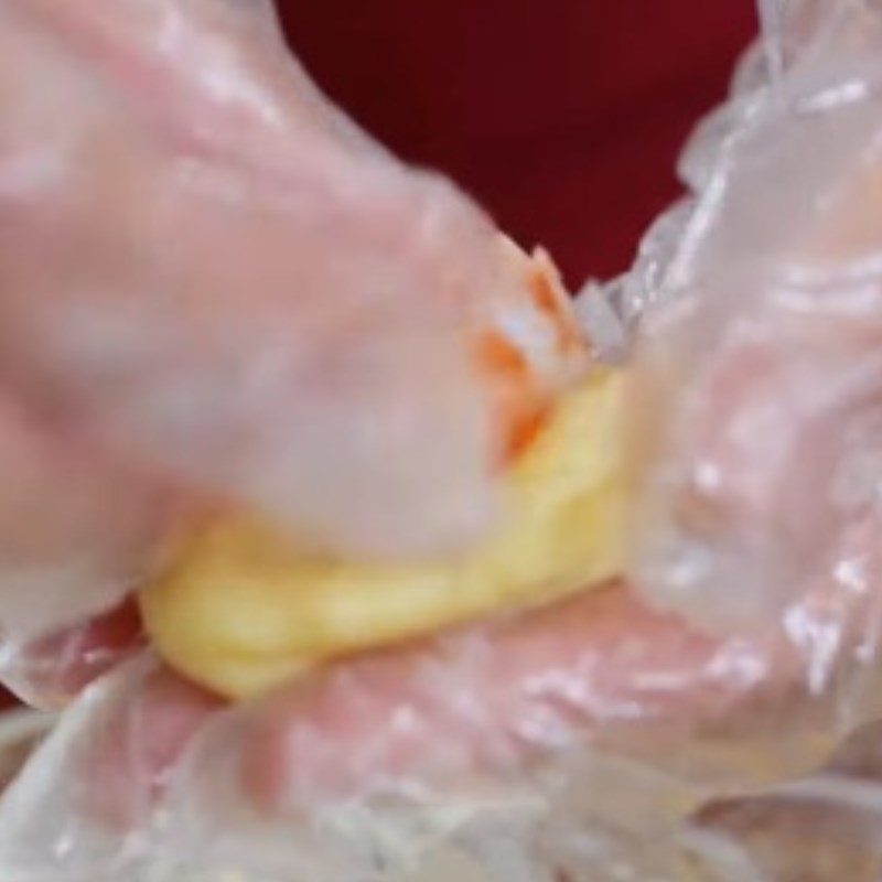How to Make Kids' Favorite Fried Potato-Covered Shrimp 11 Step 4 Make shrimp wrapped in potatoes Fried shrimp wrapped in potatoes
