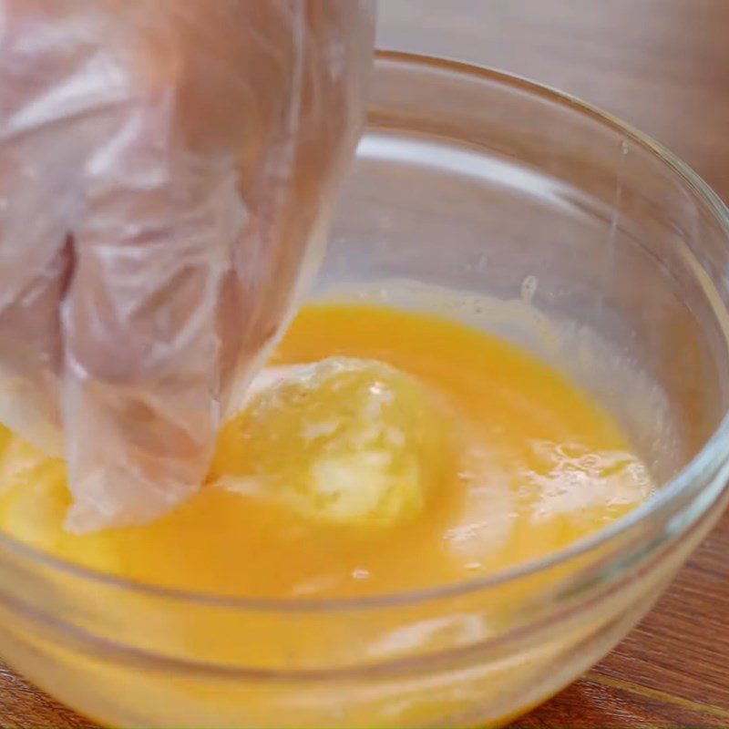 How to Make Kids' Favorite Fried Potato-Covered Shrimp 13 Step 4 Make shrimp wrapped in potatoes Fried shrimp wrapped in potatoes