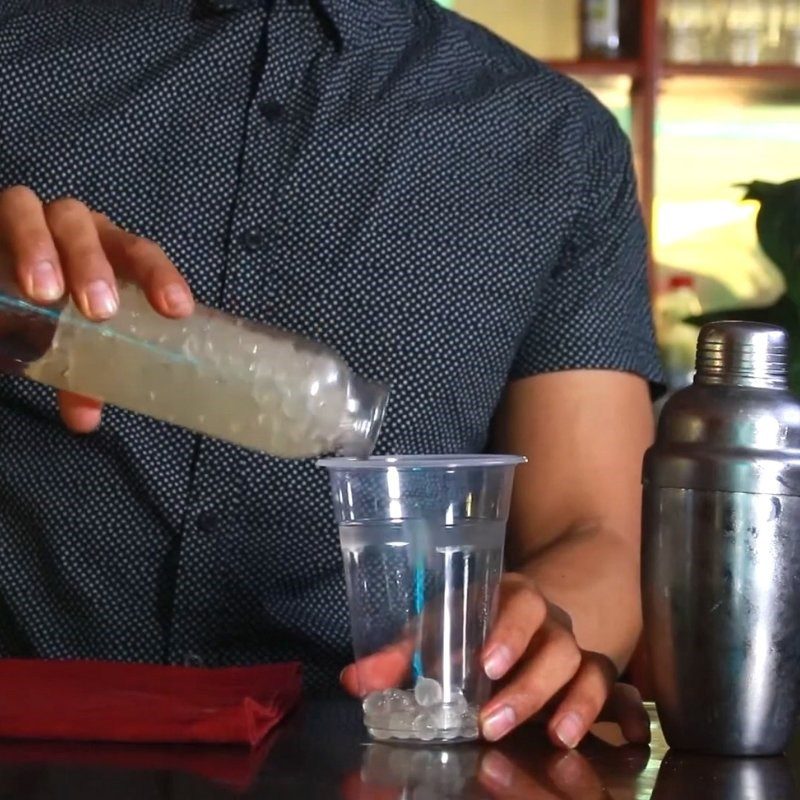 Step 3 Make mint milk tea with white pearls